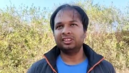 शिकारियों के फसाए जाल में फसा मादा भालू और उसका शावक मादा भालू की मौत शावक को ग्रामीणों ने बचाया।