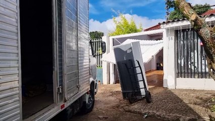 Homem invade residência com caminhão após discussão com companheira e é preso pela GM