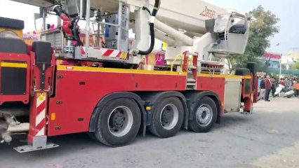 निजी सोसायटी के एक फ्लैट में अज्ञात कारणों से लगी आग, सारा सामान जलकर हुआ खाख, शॉपिंग पर गए थे दंपति