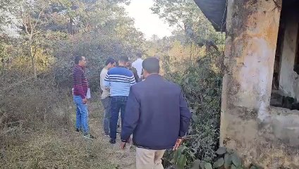 अज्ञात महिला का शव मिलने से क्षेत्र में फैली सनसनी, पुलिस कर रही फॉरेंसिक जांच