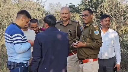 अज्ञात महिला का शव मिलने से क्षेत्र में फैली सनसनी, पुलिस कर रही फॉरेंसिक जांच