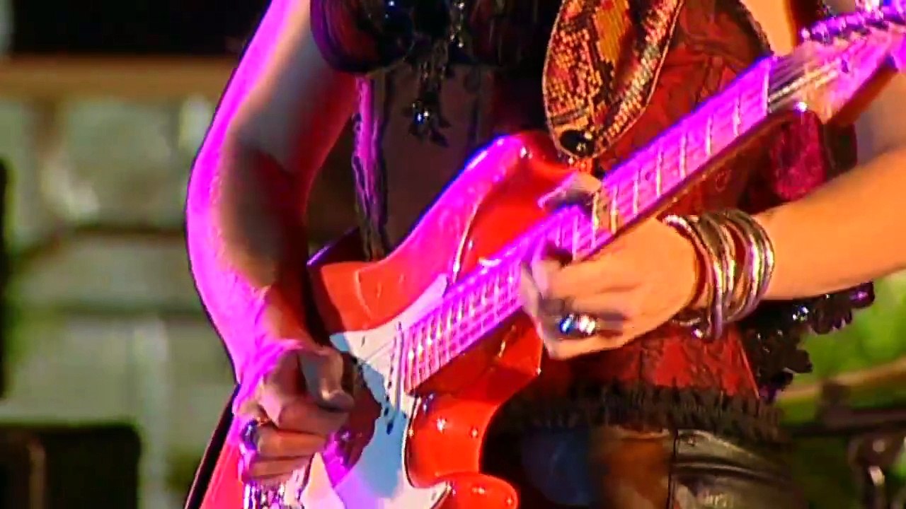 ANA POPOVIC BAND — U Complete Me | AN EVENING AT TRASIMENO LAKE / ANA POPOVIC BAND / LIVE FROM THE HEART OF ITALY / (2009) / AEREC001