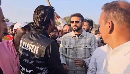 जिस ग्राउंड पर कभी क्रिकेट का ABCD सीखा ,क्रिकेटर आकाश दीप,पहुंचे तो हुआ ग्रैंड वेलकम ,थार का सनरूफ खोल किया अभिवादन, कहा- आपमे टैलेंट है तो आगे आएं