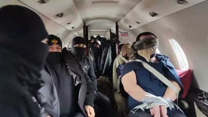 Kırmızı bültenle aranan suç örgütü elebaşı ve üyesi 2 kişi Türkiye’ye getirildi