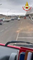 Maxi incendio in un magazzino a Rovato: fiamme altissime e colona di fumo nero