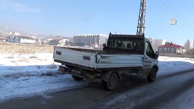 🔴Hakkari'nin Yüksekova ilçesinde, İlçe Tarım ve Orman Müdürlüğü ile belediye ekipleri sahipsiz köpekleri toplayarak hayvan barınağına götürdü.