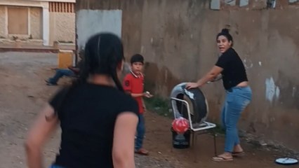 Heartwarming scene of loving family members reuniting after 4 long years
