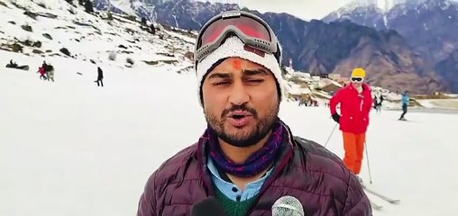 विश्व हिम दिवस के अवसर पर औली में पर्यटकों का उमड़ा सैलाब, 75 वर्षीय पद्म श्री, मोहन सिंह गुंजियाल भी पहुंचे स्कियरो के बीच।