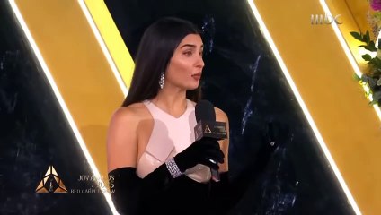 توبا بويوكستون تبهر الحضور بحديثها بالعربية بحفل Joy Awards