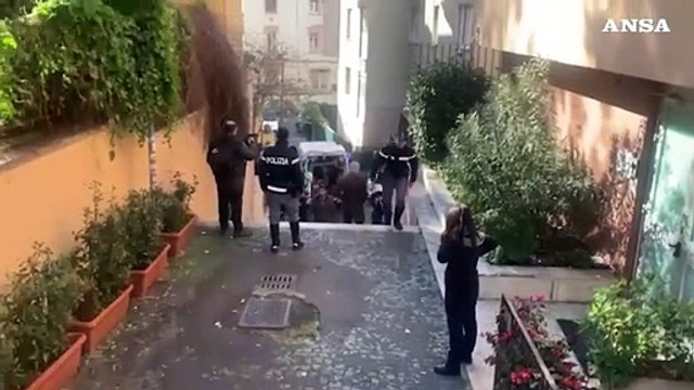 Precipita nel vano ascensore di una clinica a Roma, e' grave