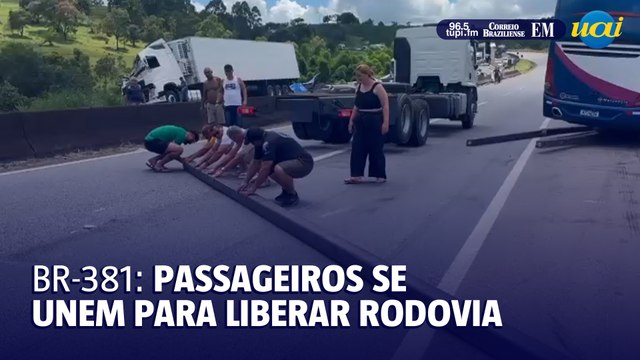 Motoristas e passageiros se unem para liberar pistas da BR-381