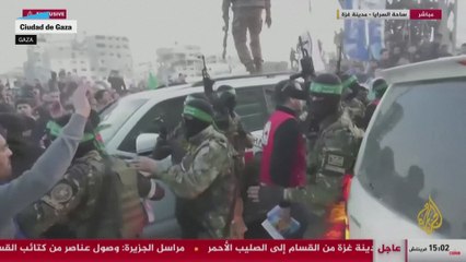 El momento en el que Hamás entrega a las tres rehenes