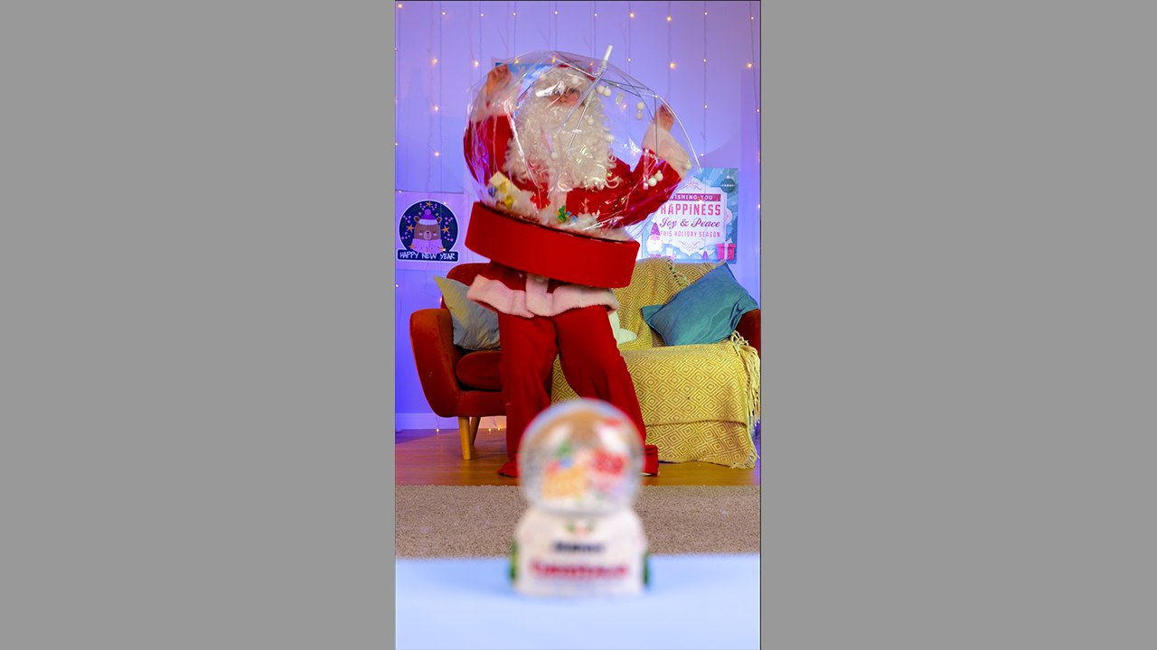 Santa becoming a Snow Globe!🔮*DIY XMas costume*