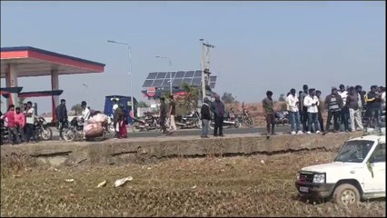 आगे जा रही CO की गाड़ी को पीछे से सफारी ने मारा धक्का, दोनों वाहन सड़क के नीचे