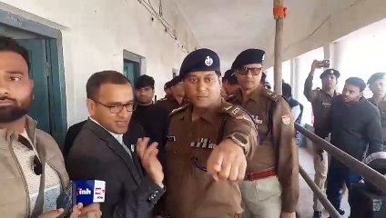 चमोली में निकाय चुनाव के लिए 80 पोलिंग पार्टियां हुई रवाना,23 जनवरी,2025 को सुबह 8.00 से सायं 5.00 बजे तक होगा मतदान।  जनपद की 10 निकाय क्षेत्रों में 54177 मतदाता करेंगे मतदान।   सुरक्षा के दृष्टिगत न