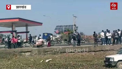 आगे जा रही CO की गाड़ी को पीछे से सफारी ने मारा धक्का, दोनों वाहन सड़क के नीचे