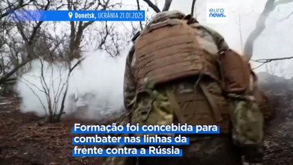 Soldados ucranianos recém-recrutados treinam para combater na linha da frente
