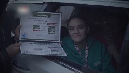 Hamás regala souvenirs a las rehenes liberadas.