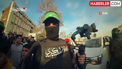 Verilen hediye dikkat çekti! Hamas, serbest bırakılan rehinelerin görüntülerini yayınladı