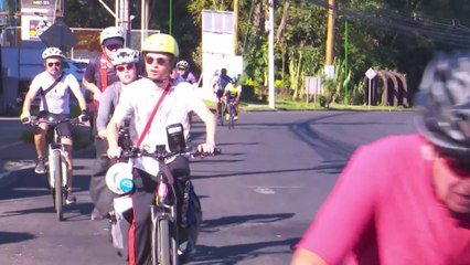 Decenas de ciclistas se reunieron este domingo para rendir homenaje a víctimas de mortal atropello de 2017