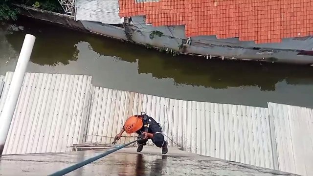 Pemasangan Waterproofing Dak Beton dan Dinding Gedung Secara Profesional