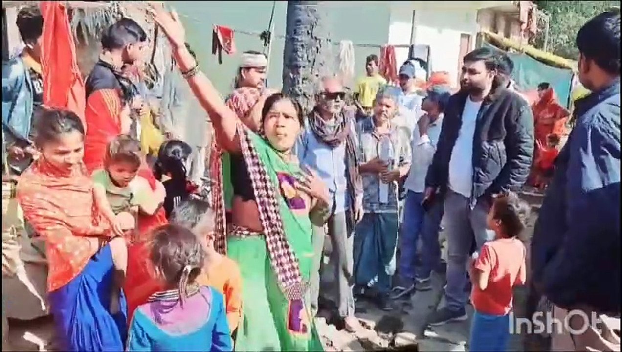 कैमूर - समाधान यात्रा पर निकले जिप सदस्य सह बसपा प्रदेश महासचिव विकास सिंह का सबार गांव के लोगों ने बड़ा माला पहनाकर किया भव्य स्वागत, समाधान यात्रा से ग्रामीणों ने जताया खुशी,