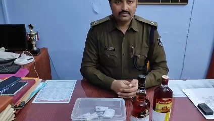 नवादा में गिरफ्तार साइबर अपराधी के घर से पुलिस ने बरामद किया पिस्टल,कारतूस व विदेशी शराब की बोतलें