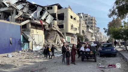 Filistinliler ateşkesle birlikte Gazze'nin kuzeyindeki evlerine hareket etti