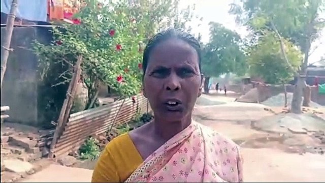आदिवासी बिरहोर जाति की स्थिति में नही हुआ कोई सुधार,विलुप्त हो रहे आदिवासी बिरहोर जाति के युवा रोजगार की तलाश में कर रहे दूसरे राज्य पलायन,बुजुर्ग बिरहोर रस्सी बनाकर कर रहे किसी तरह से गुजारा, रोजगार