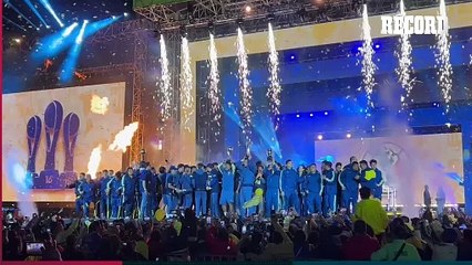 AMÉRICA le manda MENSAJE a CHIVAS durante el festejo del TRICAMPEONATO