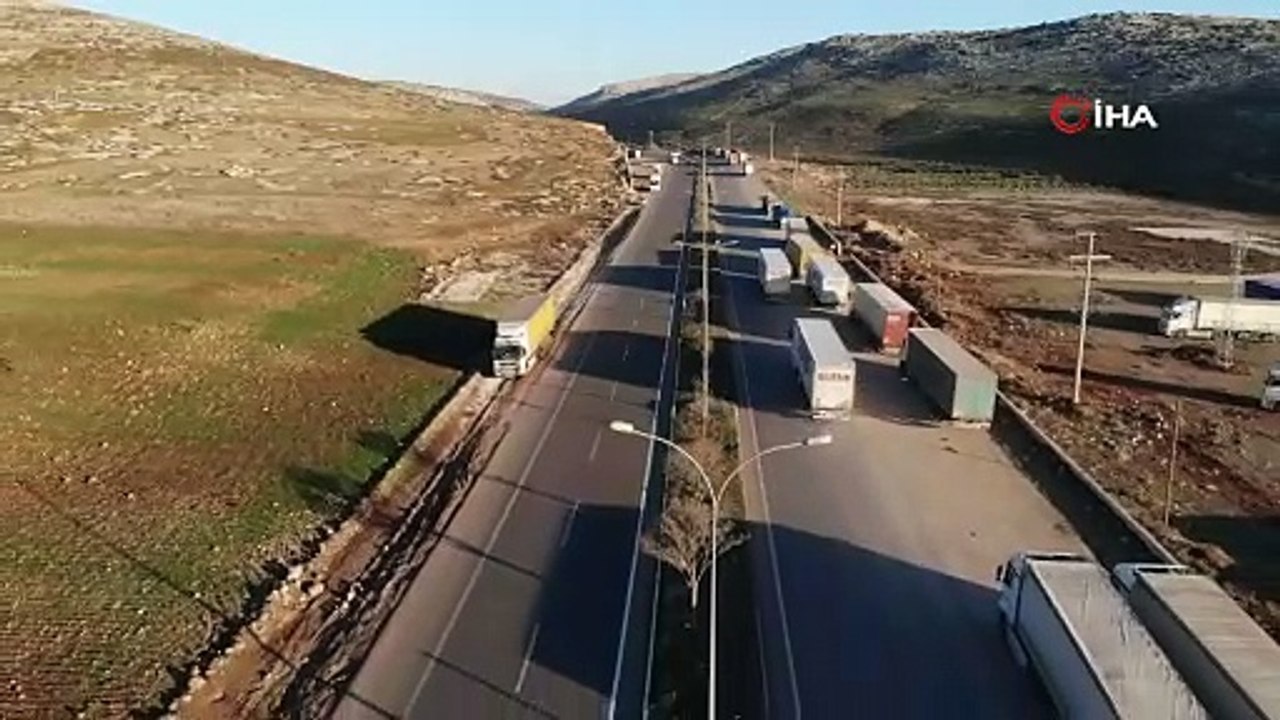 Türkiye sınırında kilometrelerce kuyruk oluştu: Ticaret için sıraya girdiler!
