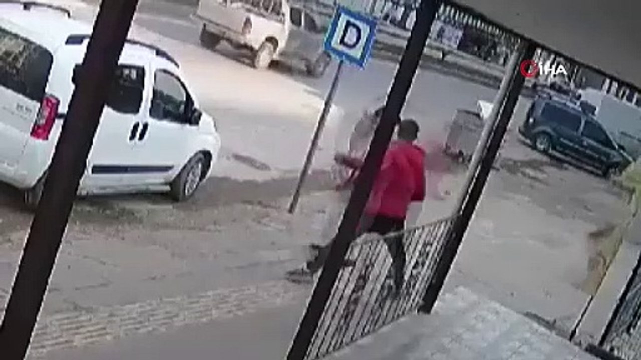 Yoldan geçen kıza yumruk atan saldırgan tutuklandı