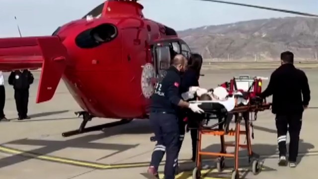 Şırnak'ta ambulans helikopter, 5 aylık bebek için havalandı