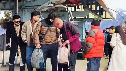 औली: विश्व हिम दिवस की धूम, 75 वर्षीय पद्म श्री मोहन सिंह गुंजियाल के मार्ग दर्शन में स्कियरों ने औली से प्लास्टिक मुक्ति का लिया संकल्प,