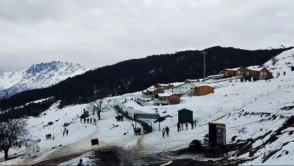 औली: विश्व हिम दिवस की धूम, 75 वर्षीय पद्म श्री मोहन सिंह गुंजियाल के मार्ग दर्शन में स्कियरों ने औली से प्लास्टिक मुक्ति का लिया संकल्प,