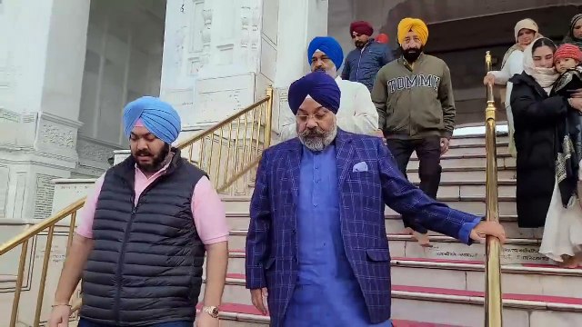 ਦਿੱਲੀ ਸਿੱਖ ਗੁਰਦੁਆਰਾ ਪ੍ਰਬੰਧਕ ਕਮੇਟੀ ਦੇ ਸਾਬਕਾ ਪ੍ਰਧਾਨ ਅਤੇ ਅਕਾਲੀ ਦਲ ਕੋਰ ਕਮੇਟੀ ਦੇ ਮੈਂਬਰ ਮਨਜੀਤ ਸਿੰਘ ਜੀਕੇ ਅੱਜ ਸ਼੍ਰੀ ਸੱਚਖੰਡ ਸ਼੍ਰੀ ਹਰਿਮੰਦਿਰ ਸਾਹਿਬ ਨਤਮਸਤਕ ਹੋਣ ਦੇ ਲਈ ਪਹੁੰਚੇ।