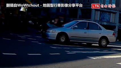 又見行人地獄！台中南屯左轉車不禮讓 行人被撞趴引擎蓋彈飛（翻攝自WoWtchout-地圖型行車影像分享平台/警方提供）