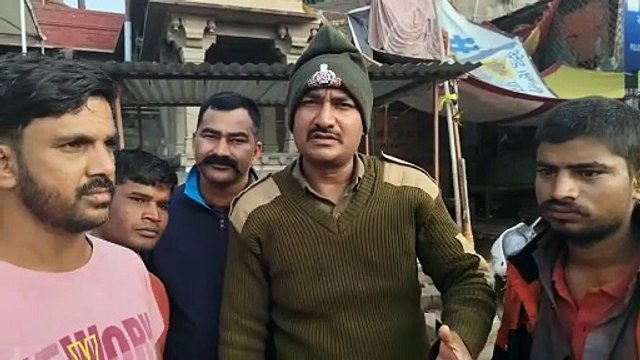 उज्जैन के शिप्रा ब्रिज से महिला ने नदी में लगाई छलांग, एसडीआरएफ और तैराक दल ने बचाई जान।