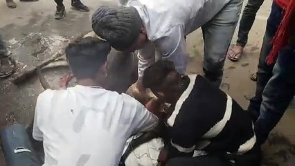 प्रसव पीड़ा के दौरान तड़प रही गाय के लिए फरिश्ता बने गौसेवक,गाय और उसके बछड़े को दिया जीवनदान