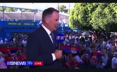 Au lendemain du boycott de la traditionnelle interview d'après-match par Novak Djokovic à l'Open d'Australie, en raison de commentaires d'un présentateur jugés "insultants" par le Serbe, le journaliste et son employeur ont présenté leurs excuses