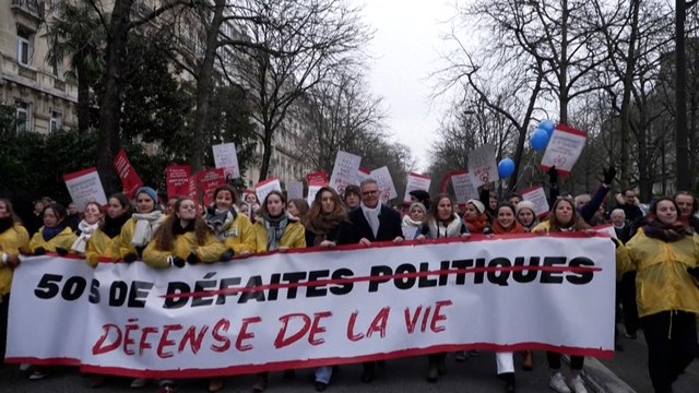 Des milliers de personnes manifestent à Paris contre l'IVG, ce dimanche