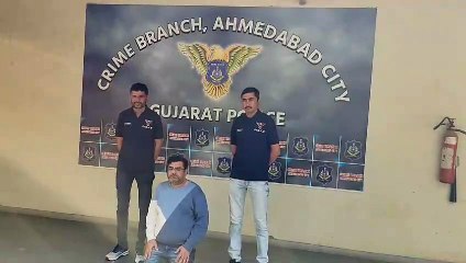 ગુજરાત યુનિવર્સિટીના પ્રોફેસરની ધરપકડ, આ કારણે આવ્યા પોલીસની ગિરફ્તમાં