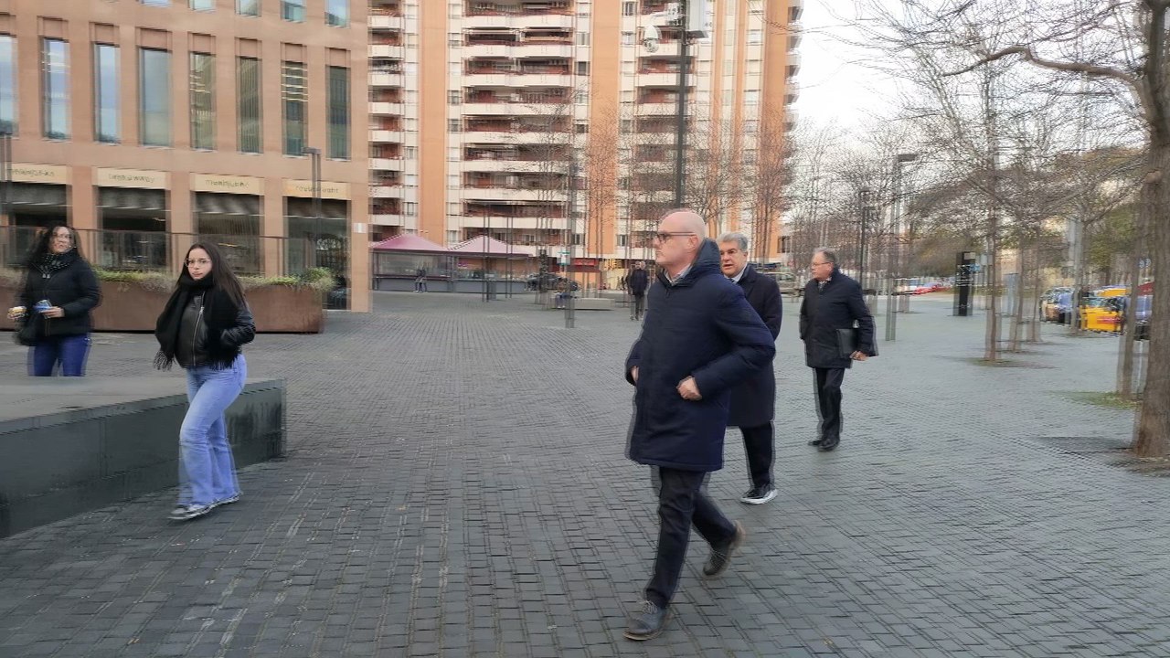 Tensa llegada de Laporta al juzgado para declarar: el presidente no da declaraciones