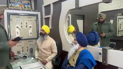 ਅਜਨਾਲਾ ਚ ਦਿਨ ਦਿਹਾੜੇ ਸੁਨਿਆਰੇ ਦੀ ਦੁਕਾਨ ਤੇ Gun Point ਤੇ ਵੱਡੀ ਲੁੱਟ