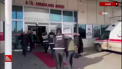 Kars'ta uyuşturucu operasyonu: Kuryelerin makatından 59 parça çıktı