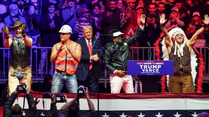 Trump vuelve a bailar con los Village People al ritmo de YMCA antes de ser investido