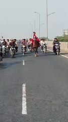 વરરાજાએ 100 અશ્વો સાથે જાન જોડી, માર્ગો ઘોડાના ડાબલાના અવાજથી ગુંજ્યા, પૈસાનો પણ વરસાદ