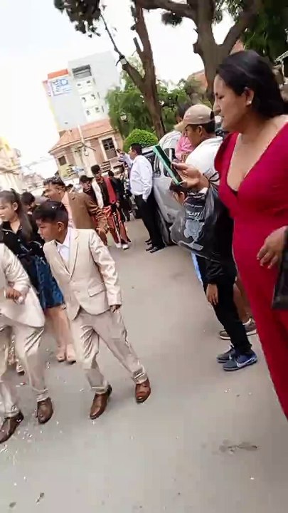 novios en sacaba bailan salay