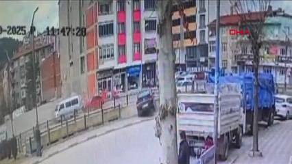 Ehliyetsiz sürücünün kullandığı otomobil dereye düştü; kaza kamerada