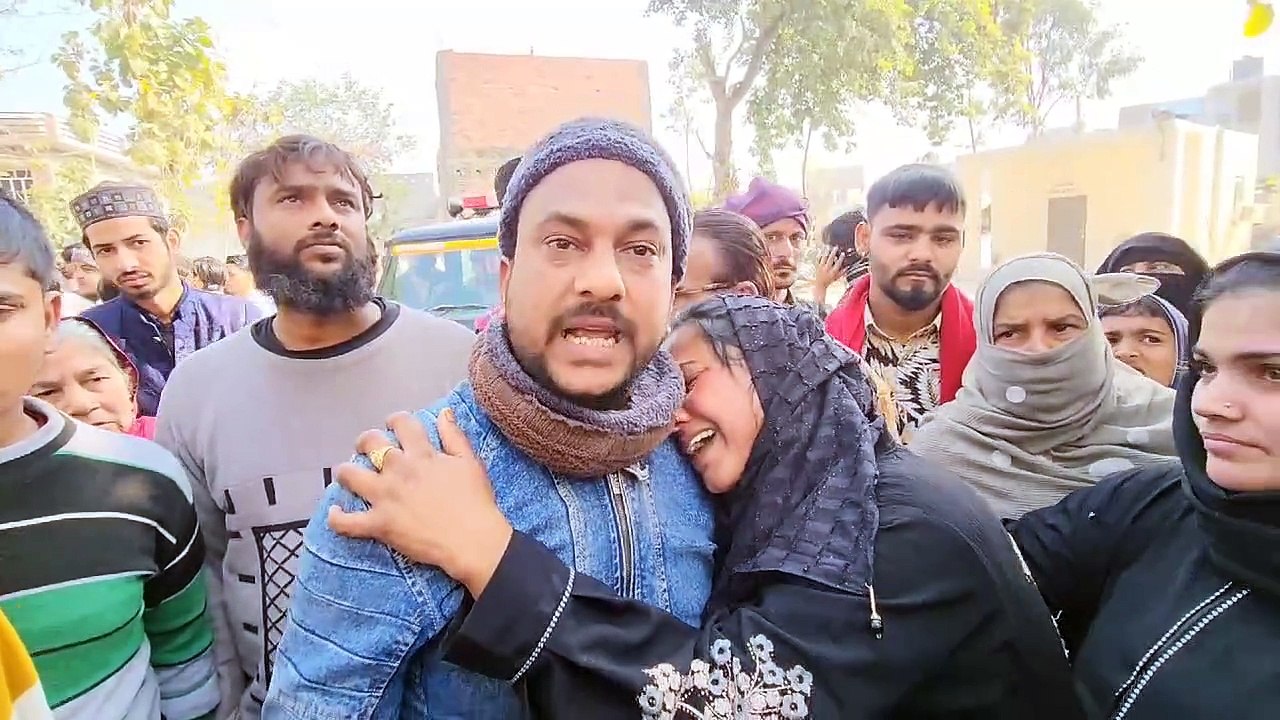 संभल में पुलिस कस्टडी में इरफान की मौत, सैकड़ों लोगों ने पुलिस चौकी घेरी, दो थानों की फोर्स के साथ RAF-RRF ने संभाला मोर्चा